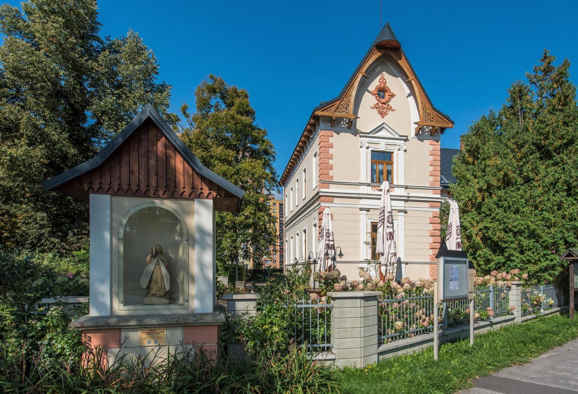 Penzion Vila Machů Kopřivnice Exterior foto